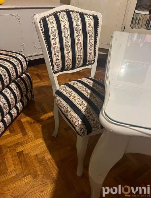 Vitrina, komoda i sto