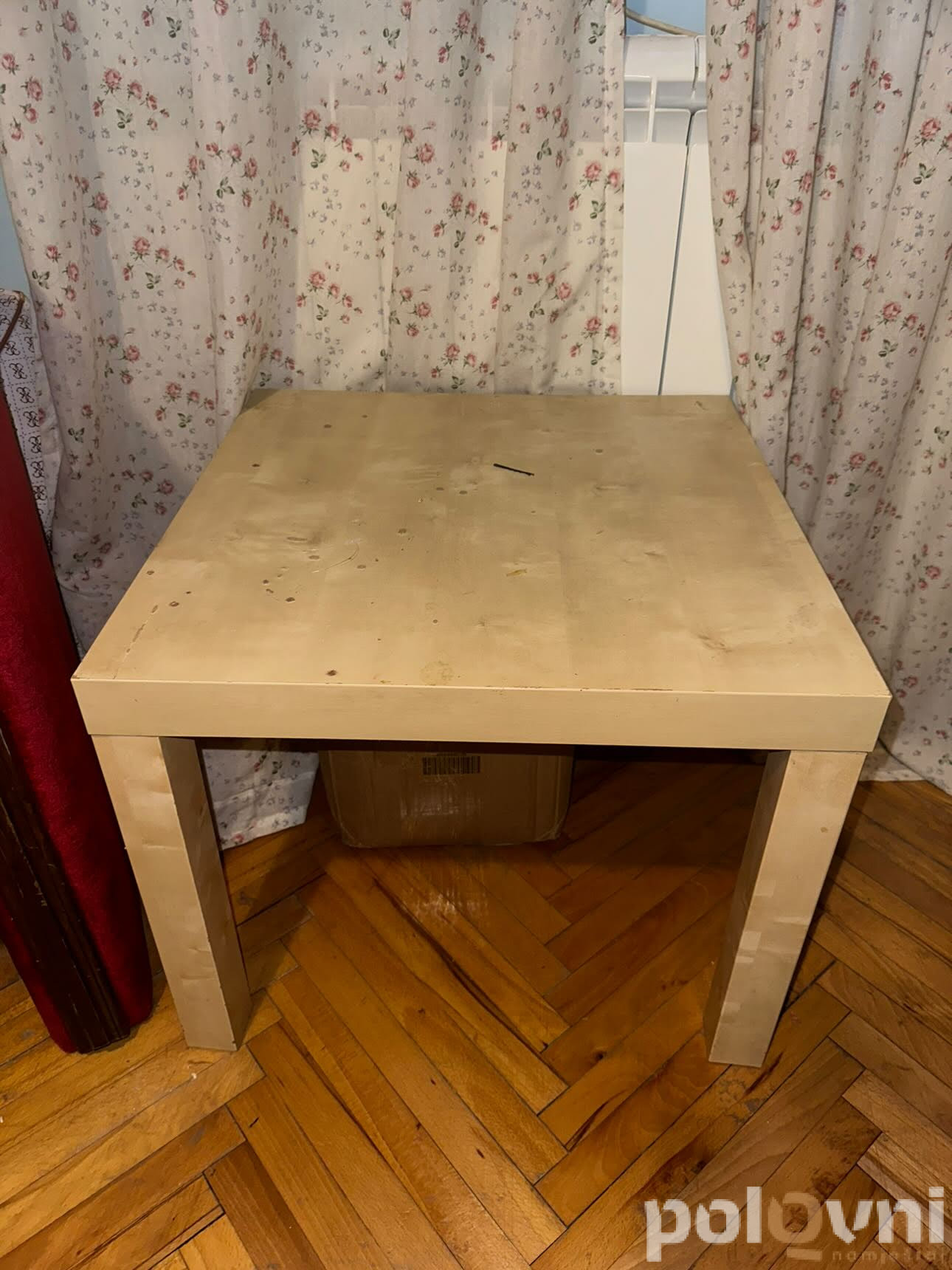 Fotelja, stolovi, police