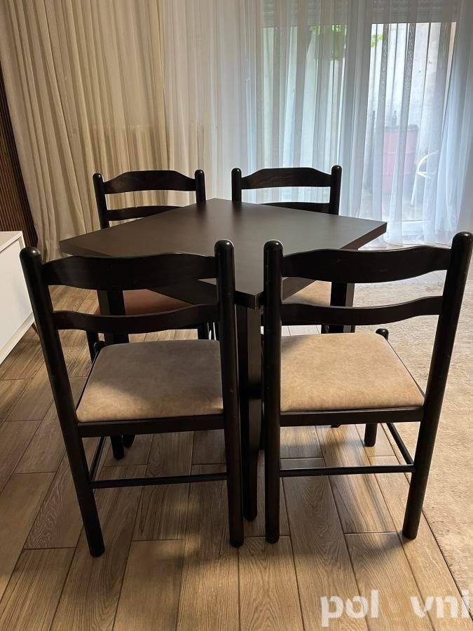 10 kompleta stolova i stolica