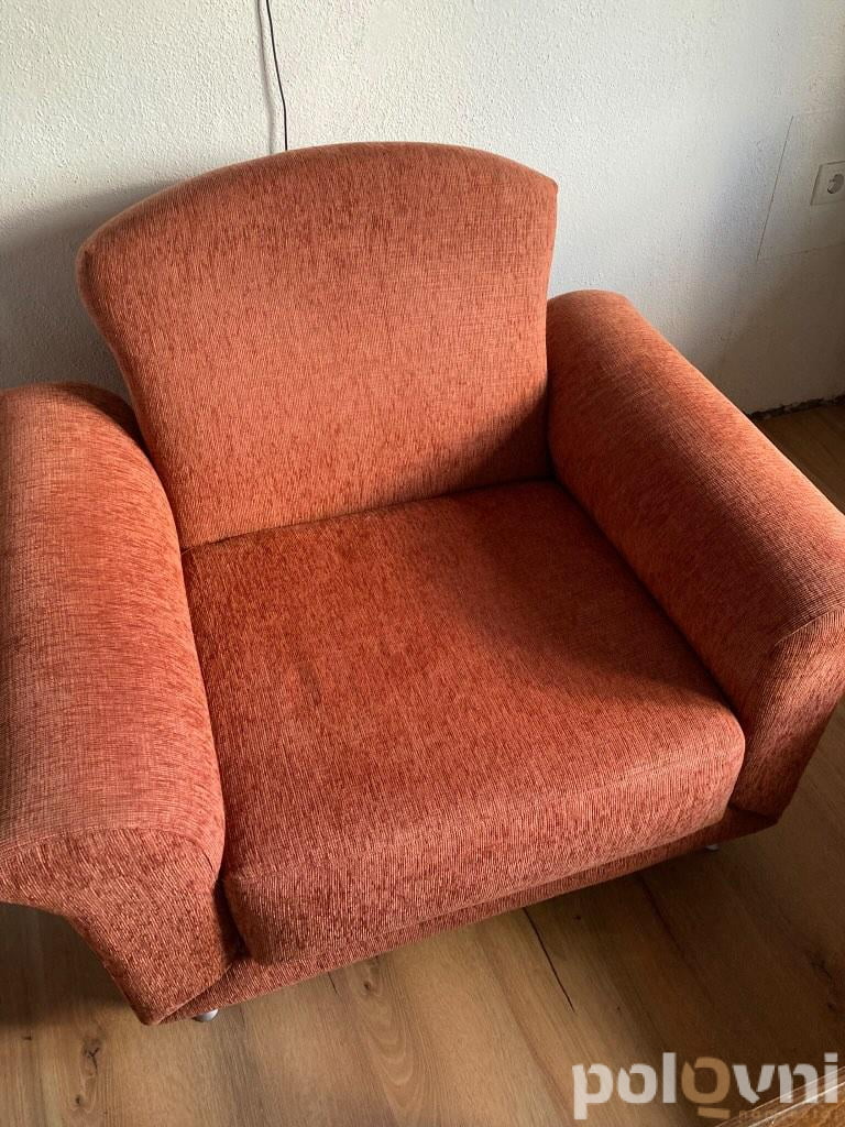 Dva dvosjeda i fotelja