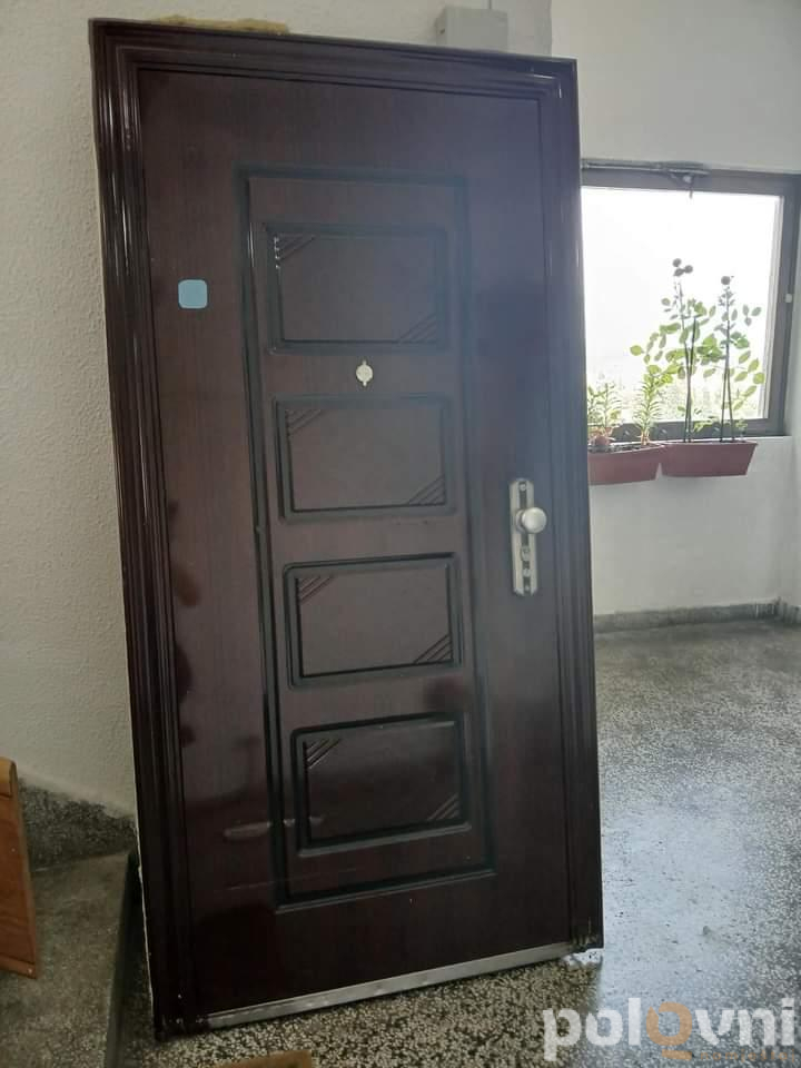 Trosjed, dvosjed  i ulazna vrata