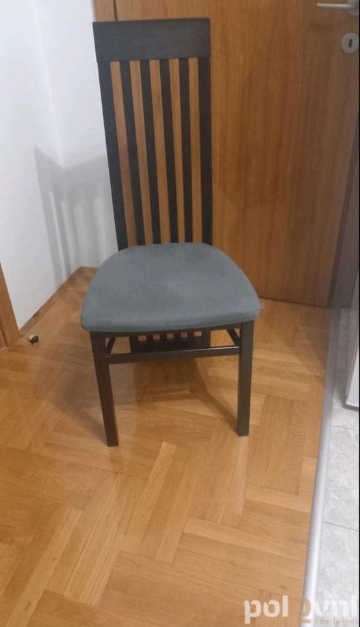 Sto i četiri stolice