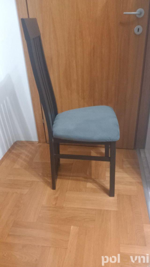 Sto i četiri stolice