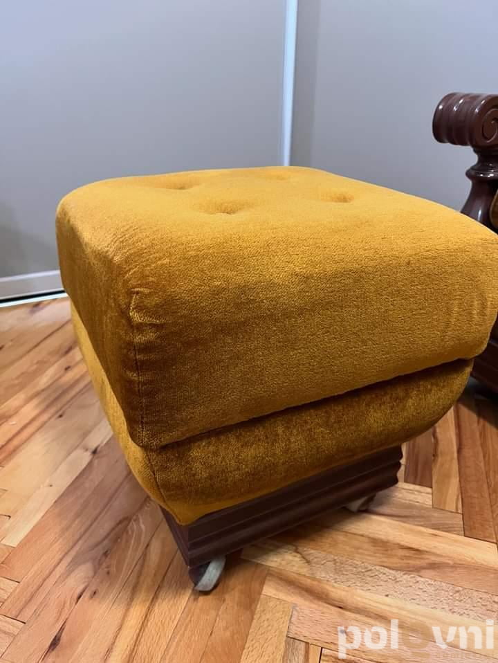 Trosjed,dvosjed, dvije fotelje, tabure