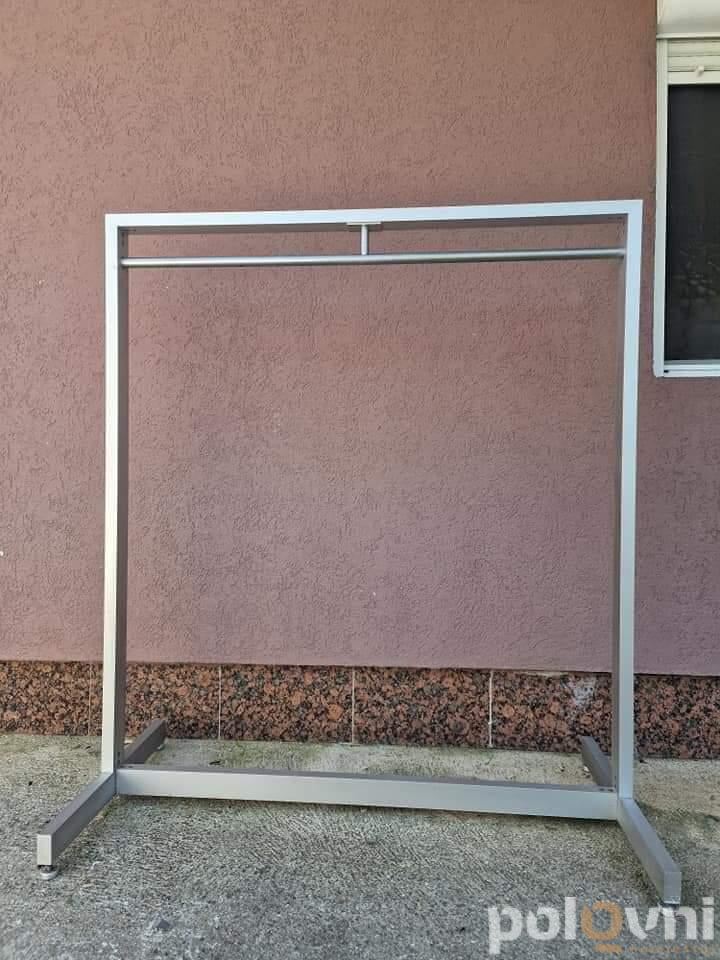 Vješaonici više različitih modela