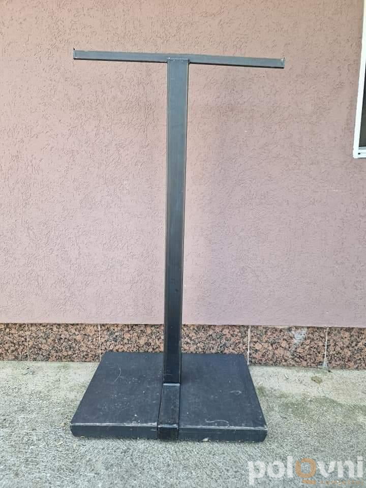 Vješaonici više različitih modela