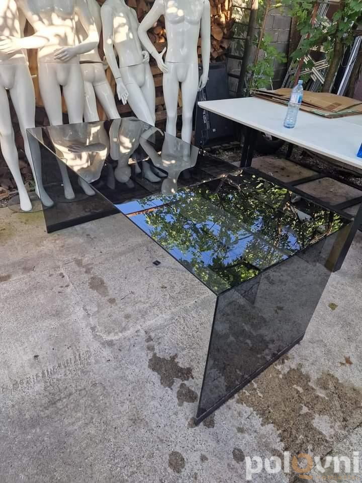 Stakleni stolovi više modela