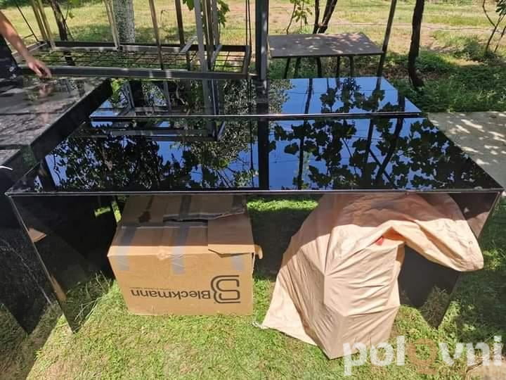 Stakleni stolovi više modela