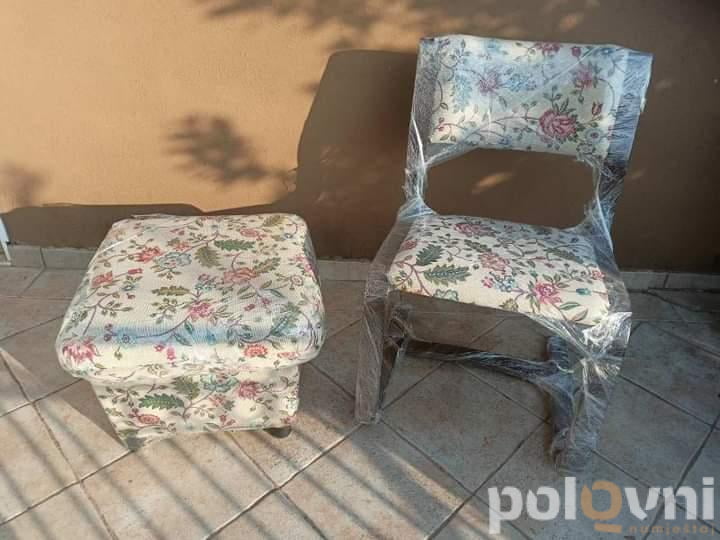 Dvije stolice i tabure