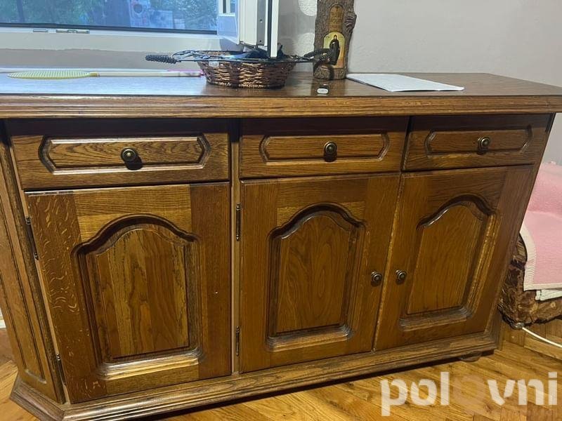 Više različitih komoda