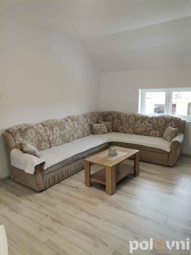 Ugaona i TV komoda (sto gratis)