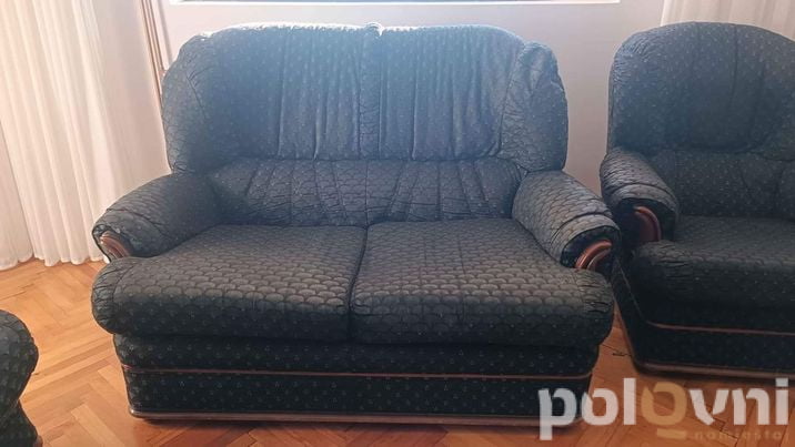Dvije iste garniture