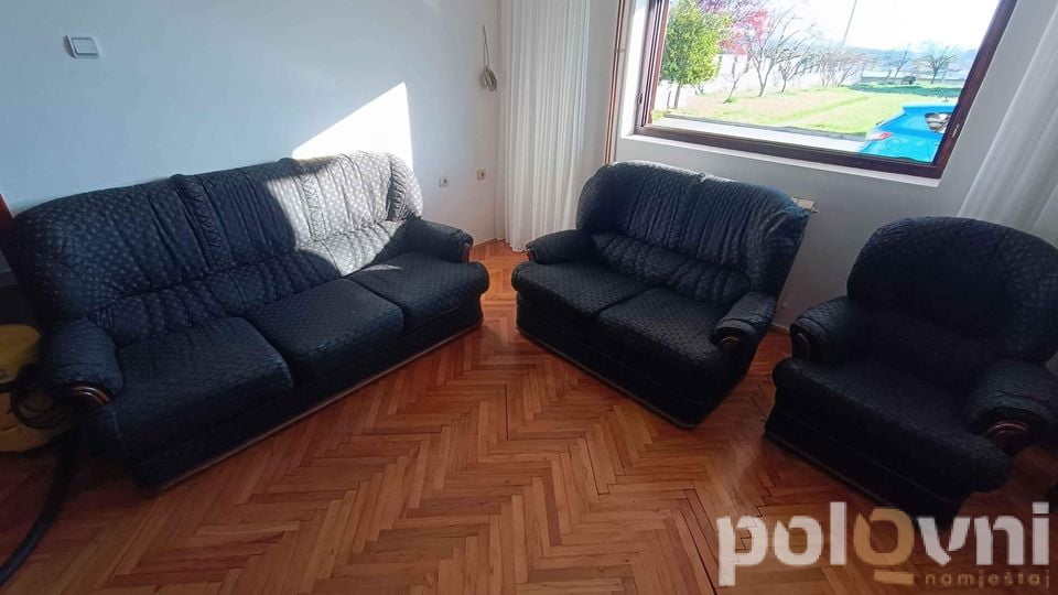 Dvije iste garniture