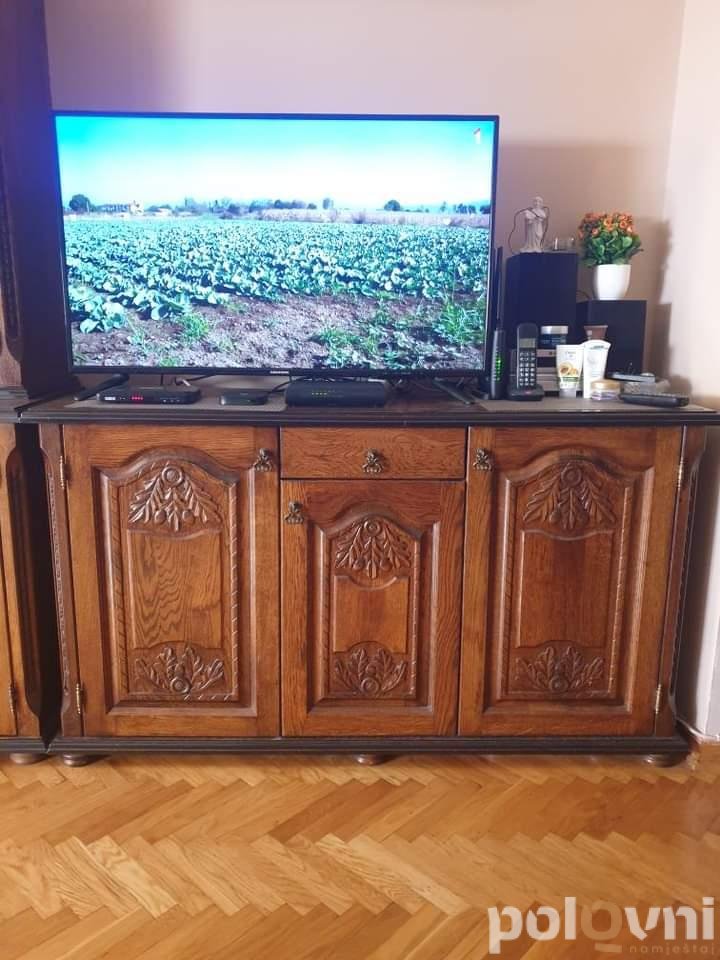 Komode za dnevnu (gratis ormar i 2 komode za sobu)