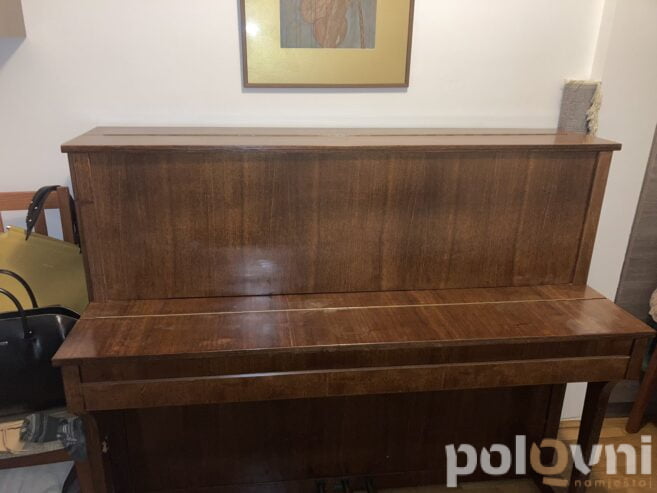 Pianino Crveni Oktobar