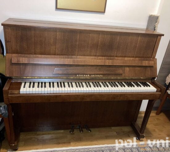 Pianino Crveni Oktobar