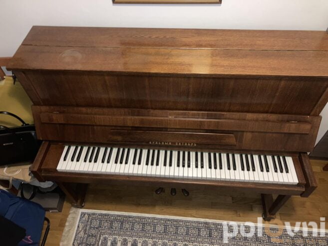 Pianino Crveni Oktobar