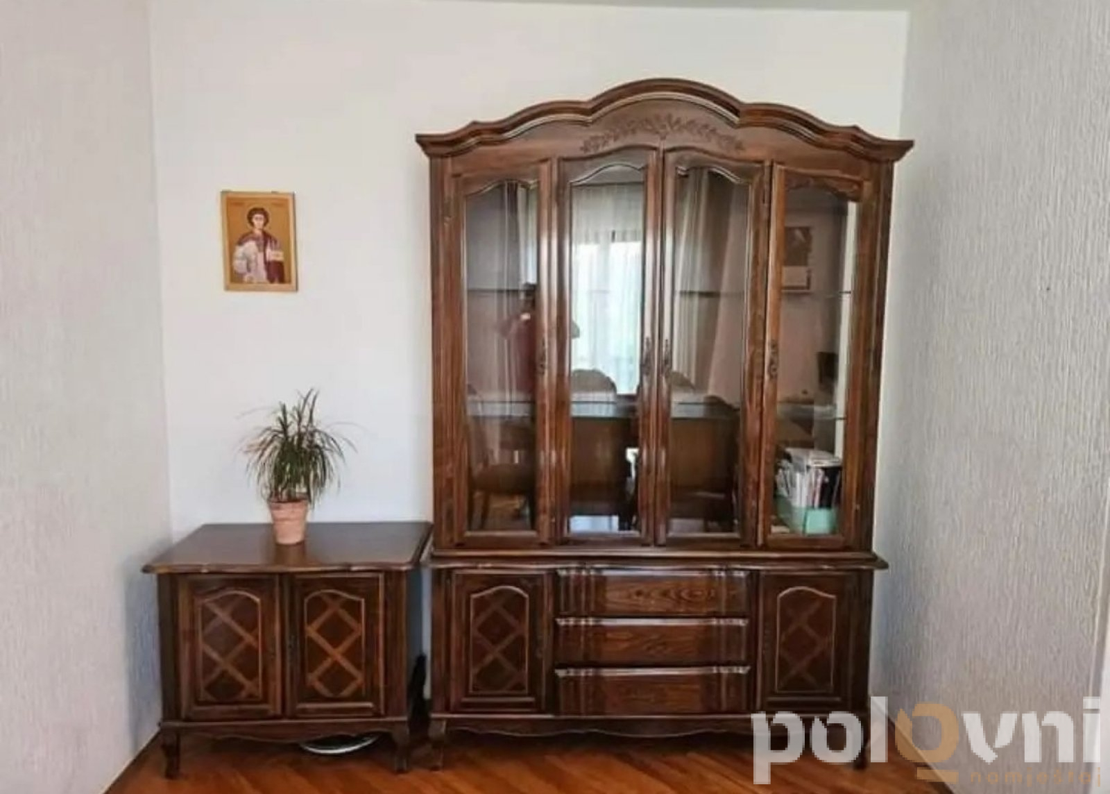 Sto, vitrina, komoda