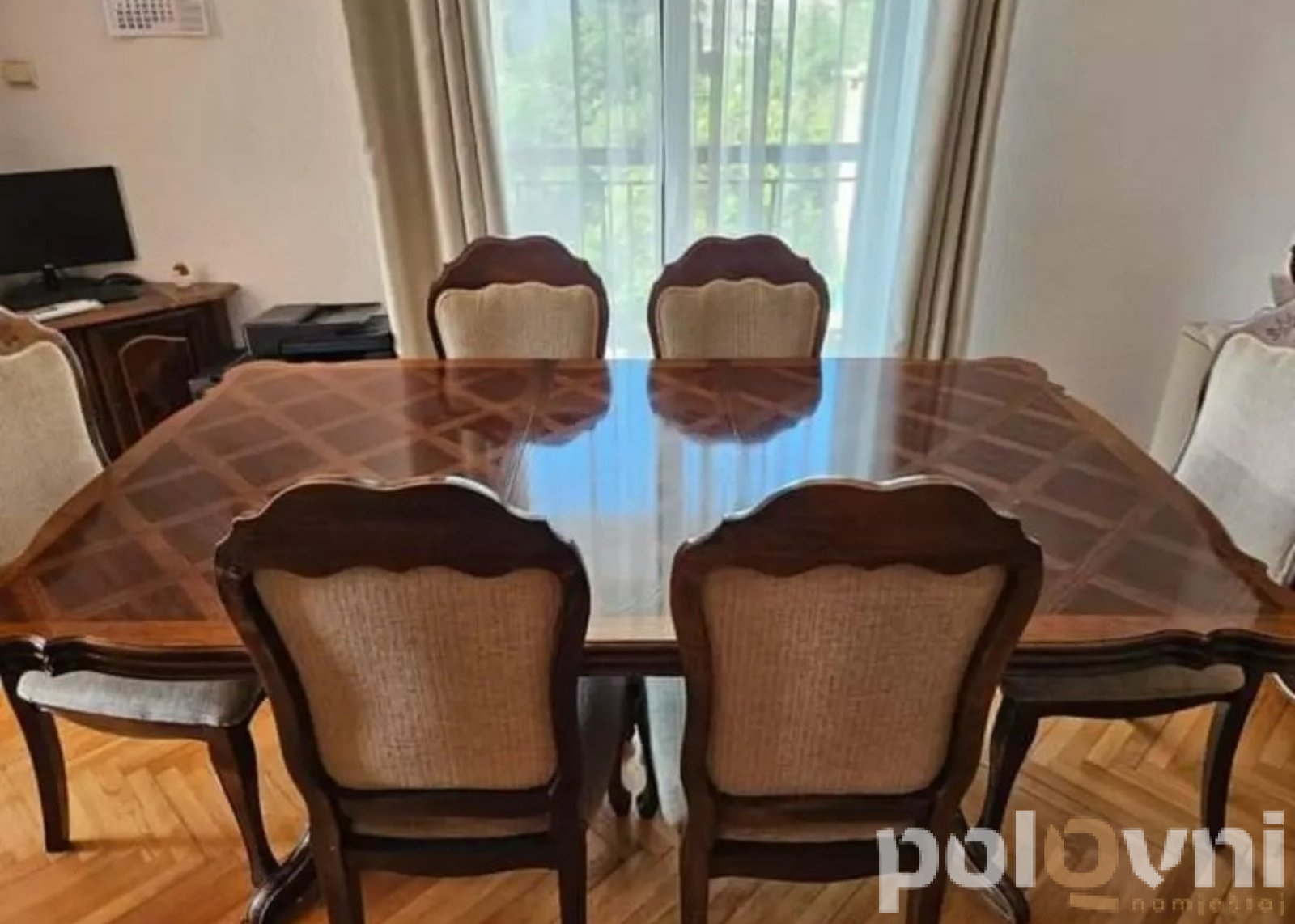 Sto, vitrina, komoda