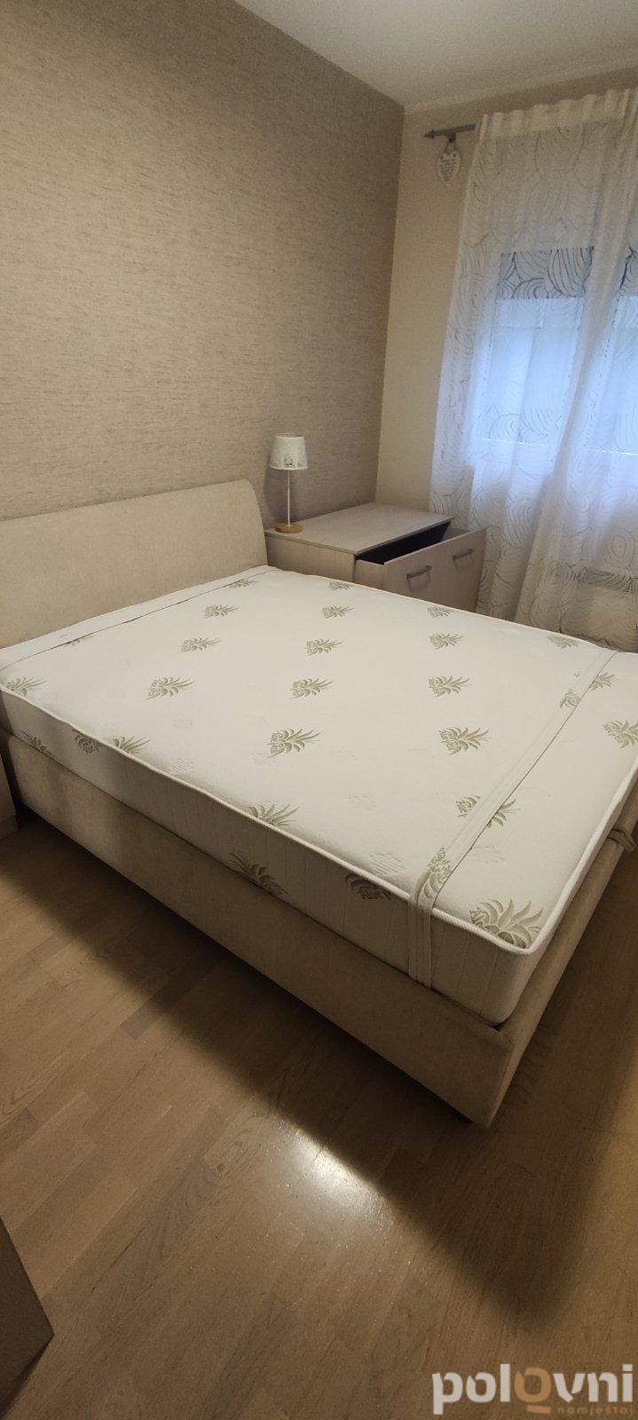 Krevet sa mehanizmom i dusekom