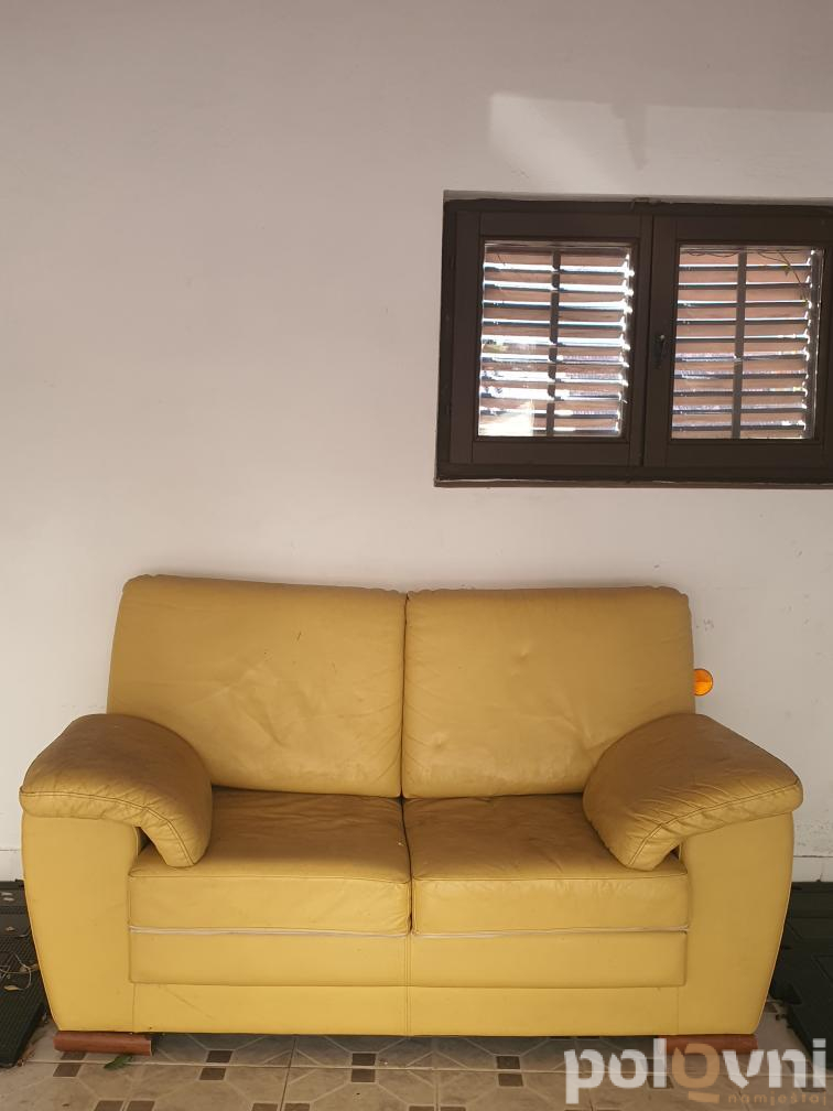 Dvosjed,trosjed, fotelja i sto