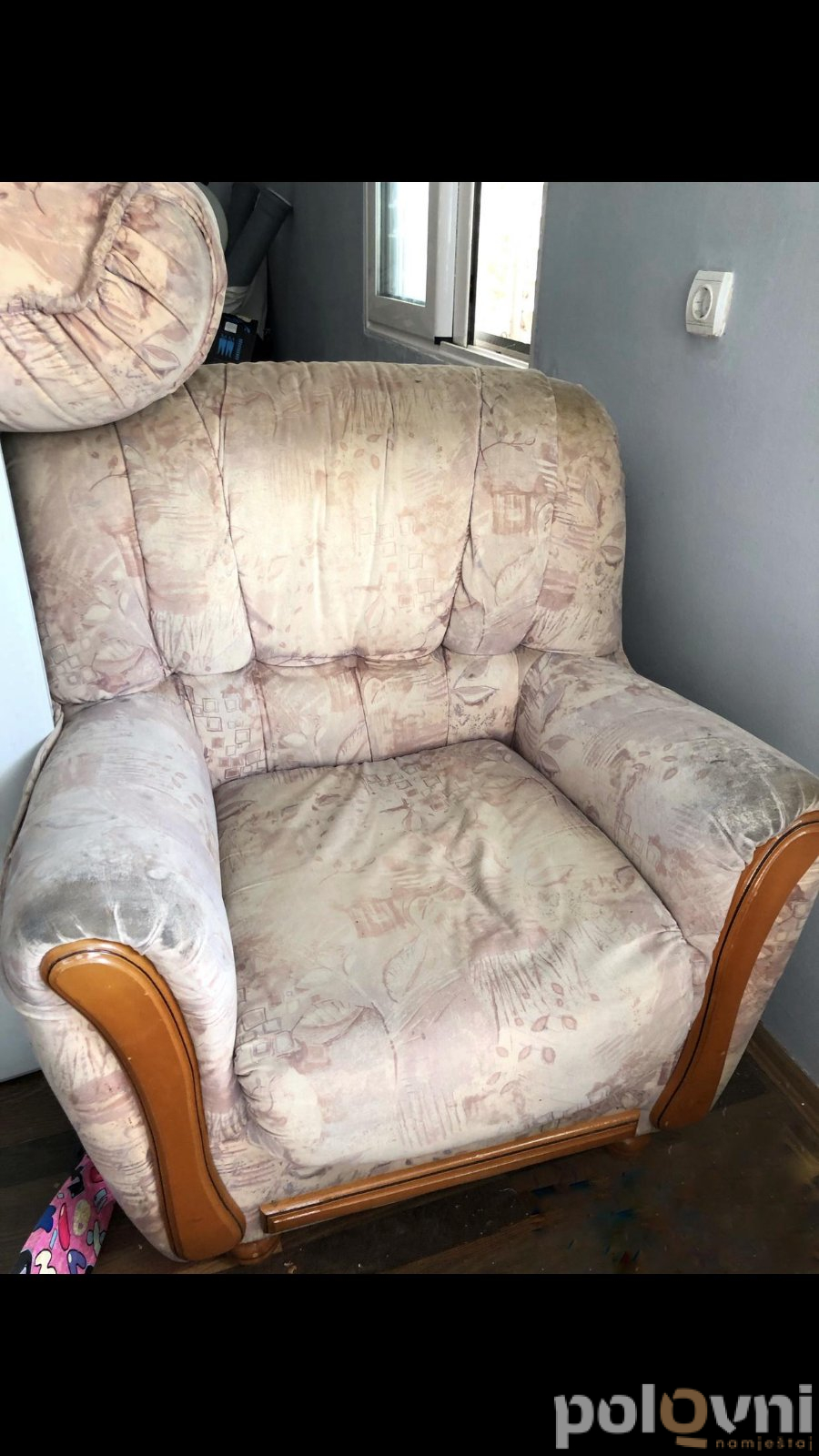 Trosjed, fotelja, ormar