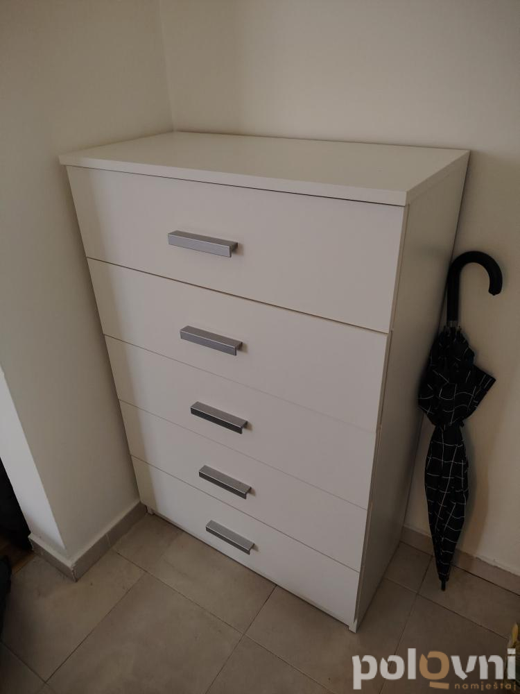 Sofa, komoda…