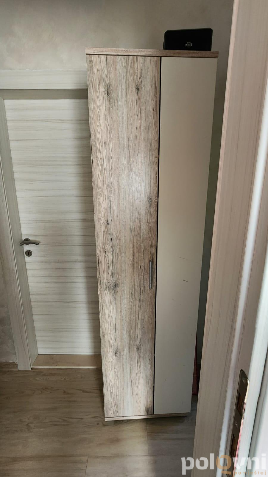 Krevet, cipelarnik, komoda i predsoblje