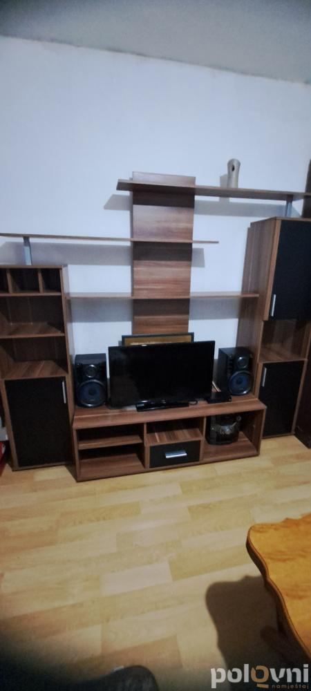 Polica za TV i sto za dnevnu