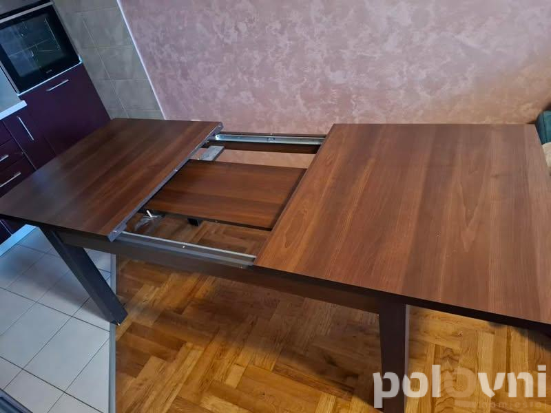 Trpezarijski sto i stolice