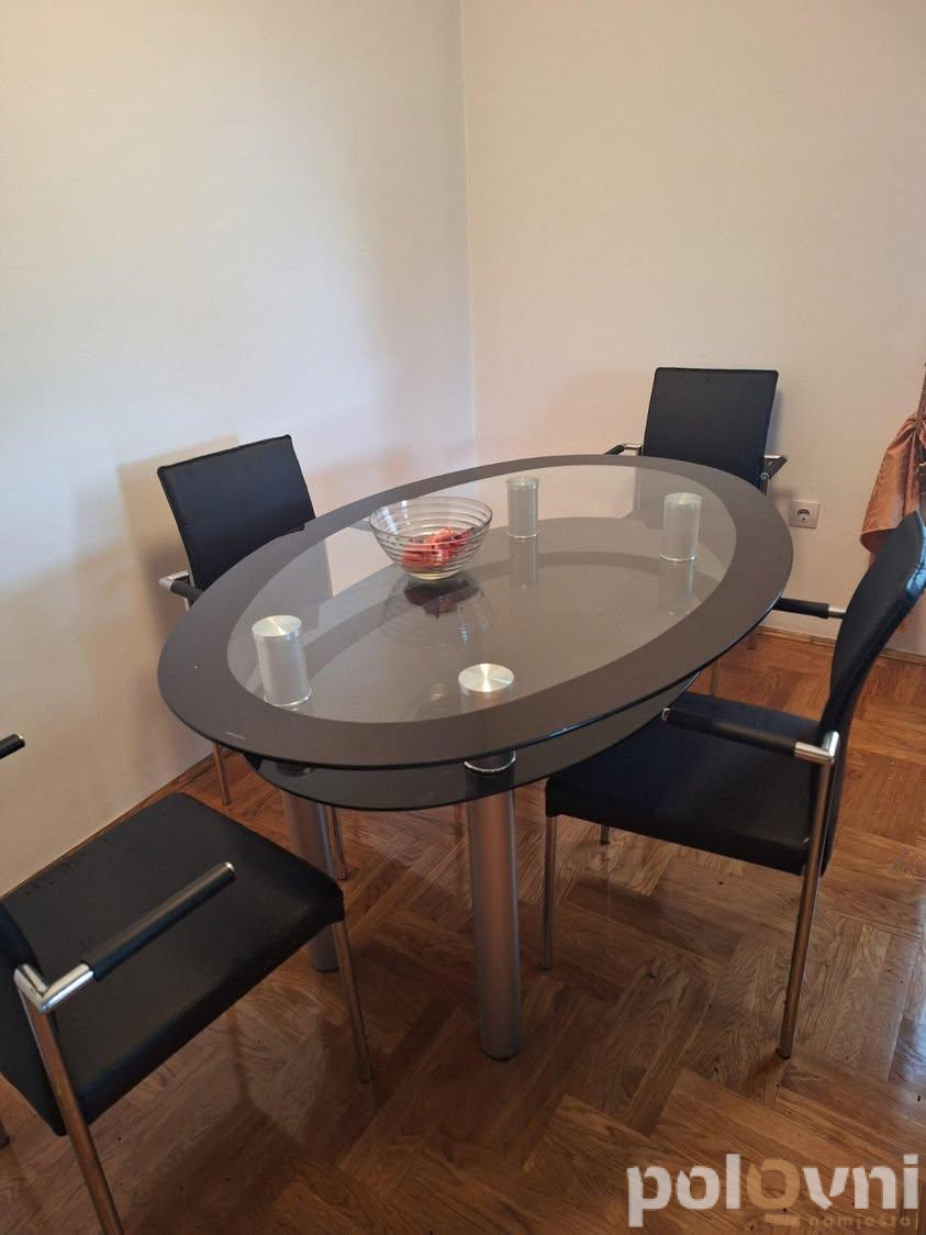 Trpezarijski sto, klub sto, TV komoda, Tepih