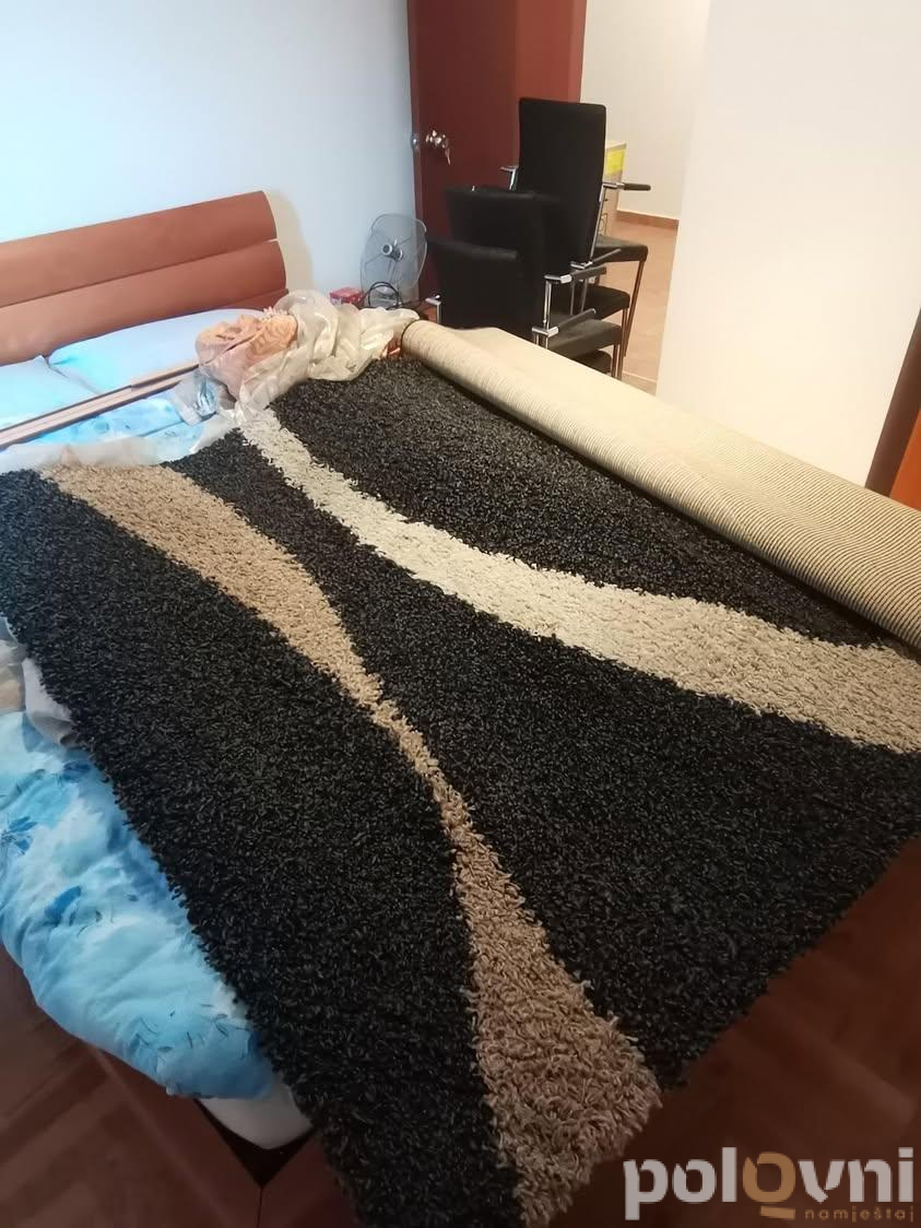 Trpezarijski sto, klub sto, TV komoda, Tepih