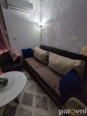 Kauč i fotelja