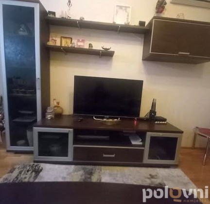 Dnevni boravak i kuhinjski elementi