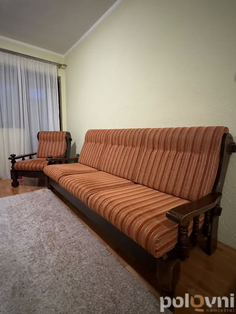Dva trosjeda i dvije fotelje i dušek