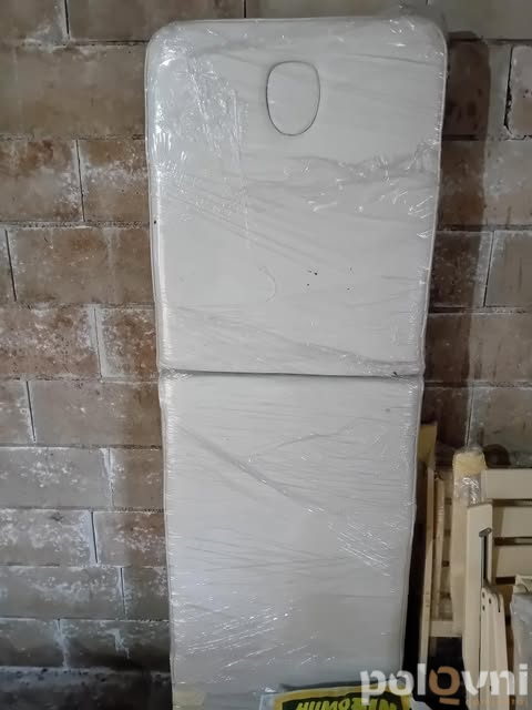 Kozmetički sto i dušek