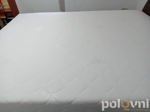 Kozmetički sto i dušek