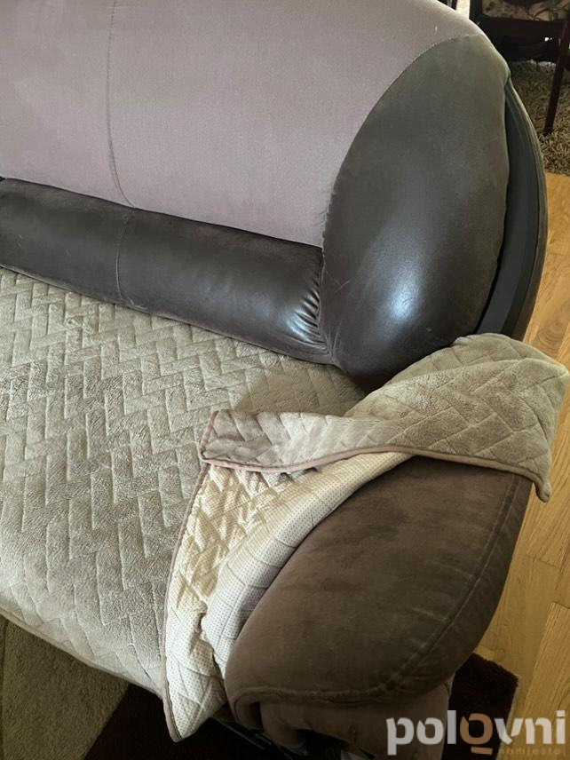 Garnitura sa prostirkama i tepihom