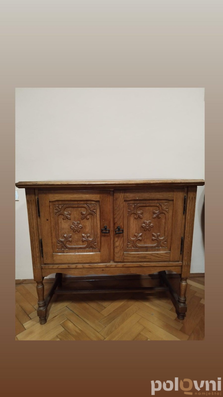 Sto i stolice, komode