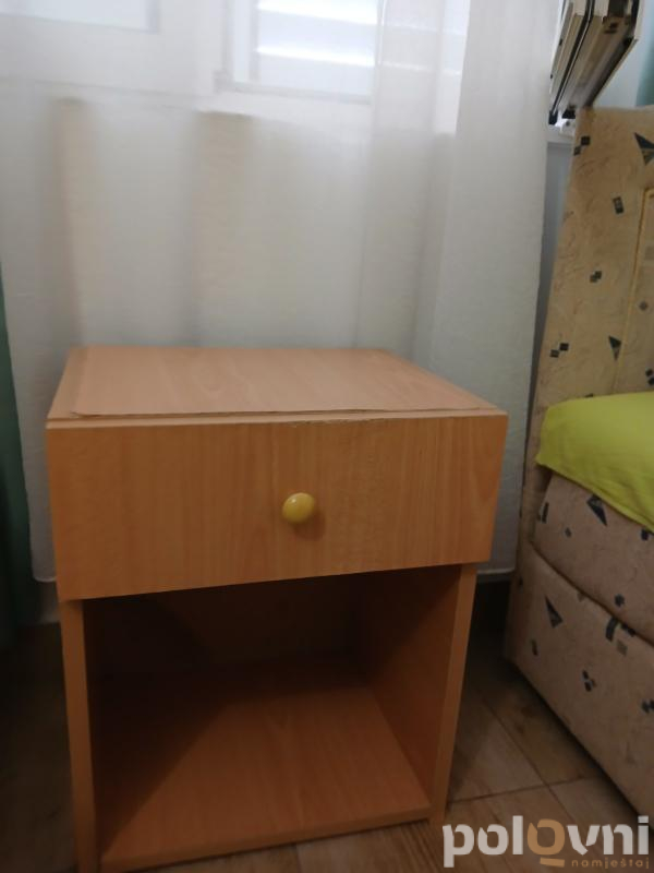 10 lezaja samaca sa kasetom, 6 ormara i 10 natkasni