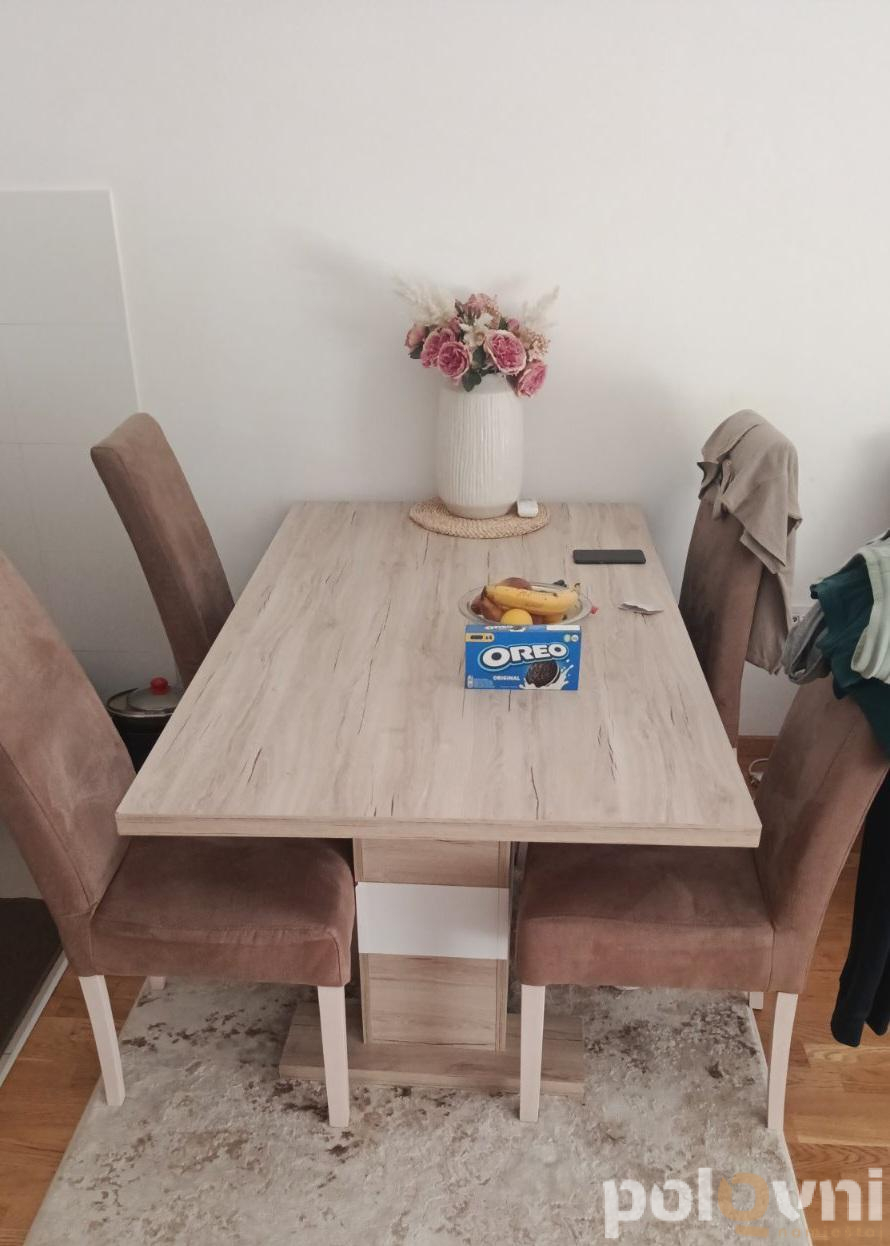 Trpezarijski sto i stolice, tv komoda, plakar, radni sto, tepih