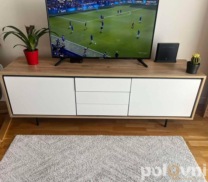 Trpezarijski sto i stolice, tv komoda, plakar, radni sto, tepih