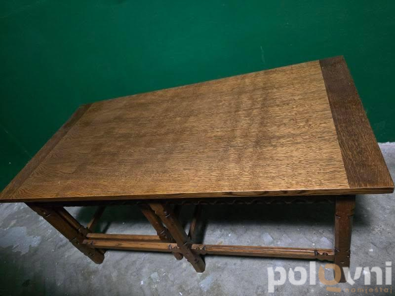 Trosjed, dvije fotelje, dvije komode