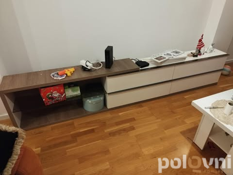 Tv komodu, komodu za knjige zajedno sto gratis.