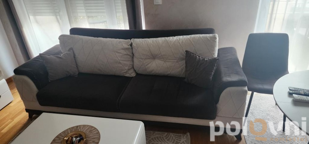 Dva kauča- trosjeda i klub sto