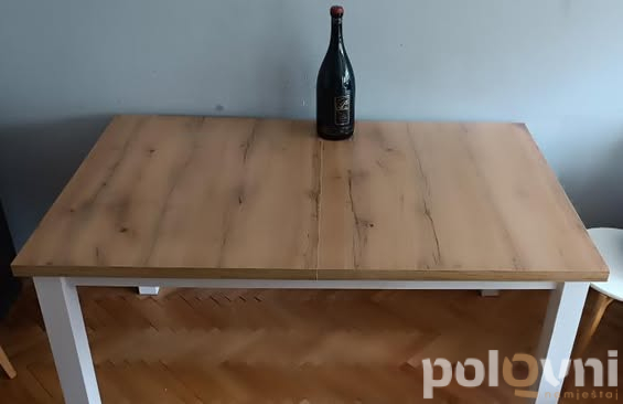 Trpezarijski sto
