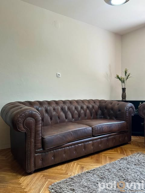 Originalna Chesterfield kožna garnitura