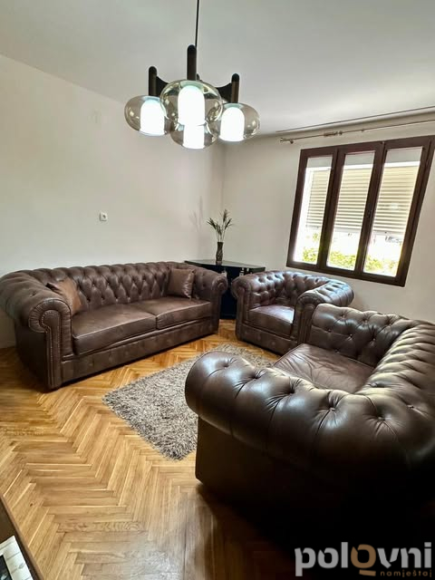 Originalna Chesterfield kožna garnitura