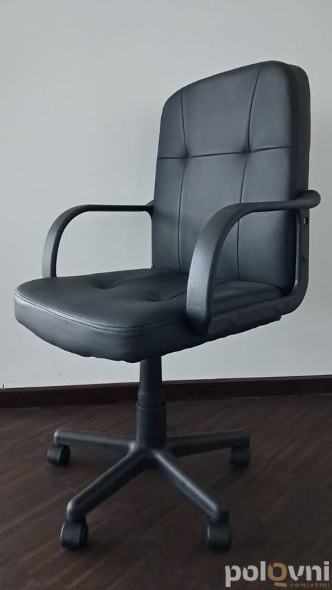 Veliki sto, mali stolovi i stolica