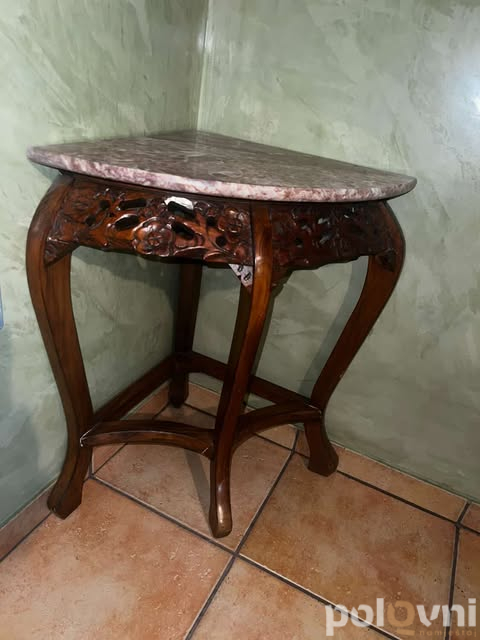 Stocici drvo i mermer